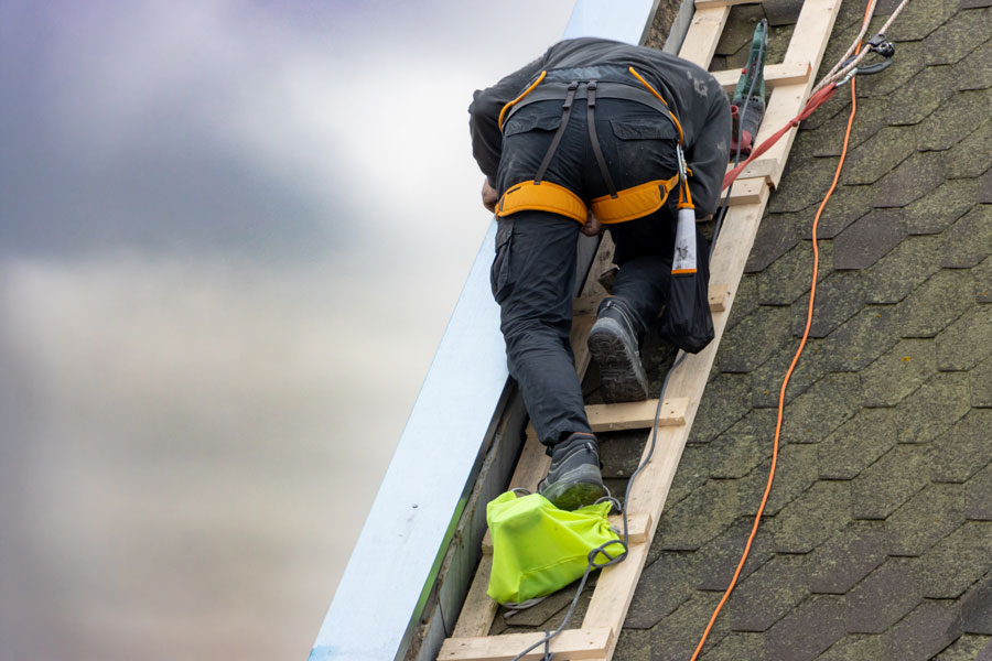 Lattonieri e lavoro in sicurezza sui tetti